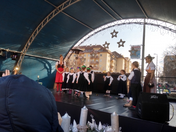 A Pesterzsébeti Baross Német Nemzetiségi Óvoda részvétele Pesterzsébet Önkormányzatának Adventi Műsorában